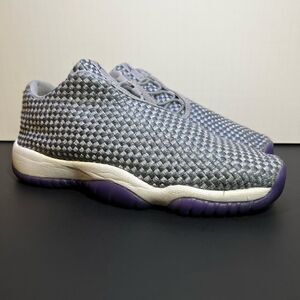 Youth JORDAN Future Low GS Wolf Grey Basketball Sneakers / Size 7Y